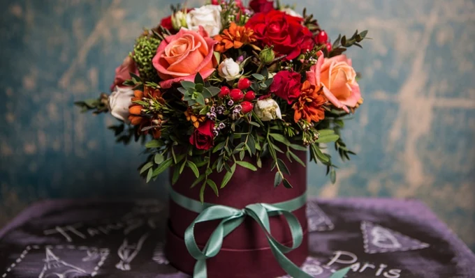 Цветы в коробке – французский винтаж